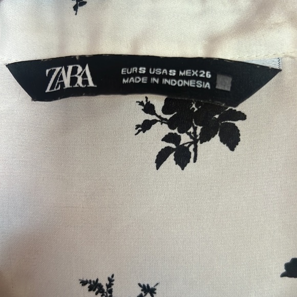 Zara Button Down satin blouse size S - Picture 2 of 5
